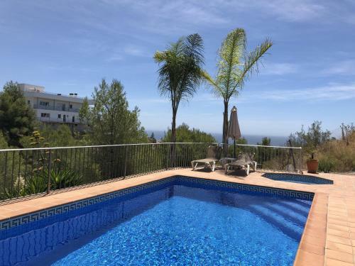 Castillo de Los Angeles, Luxury Villa With Pool And Jacuzzi