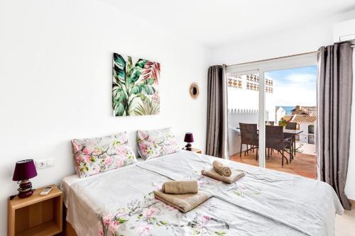 Fuengirola Apartment Sleeps 4 With Pool And Air Con