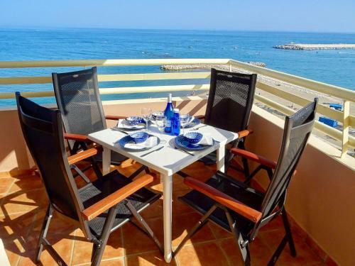 Private Beachfront Apartment With Sea View At Stella Maris Fuengirola