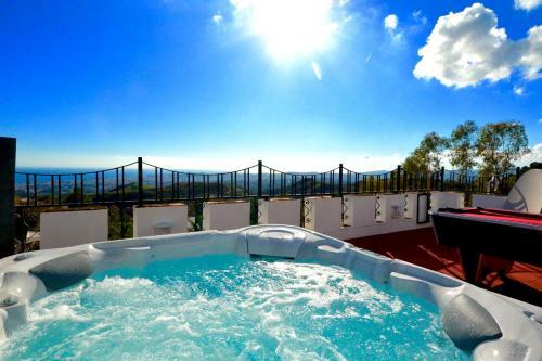 Fuengirola Villa Sleeps 10 Pool Air Con Wifi
