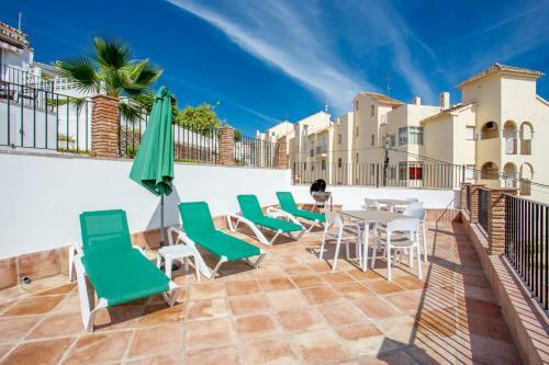 Fuengirola Apartment Sleeps 5 With Pool And Air Con