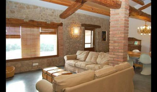 Gironella Villa Sleeps 7 With Pool