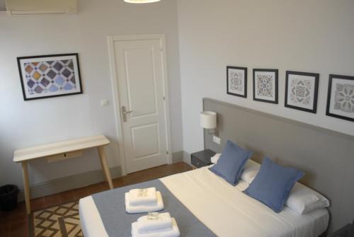 Hostal La Perla Granada Suites