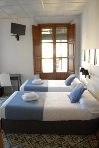 Hostal La Perla Granada Suites