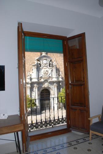 Hostal La Perla Granada Suites
