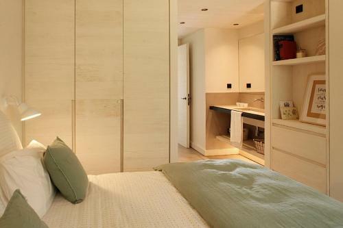 Fridaysflats, Beautiful Villa With Pool