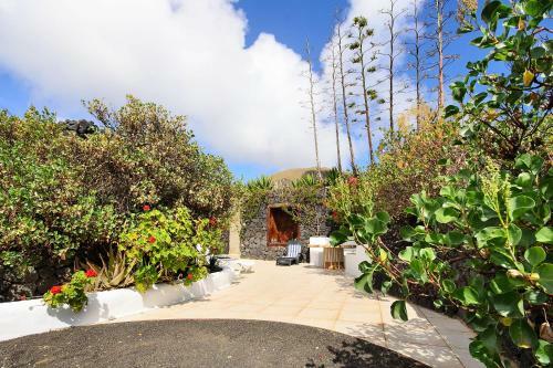 Villa La Bodega - House On Volcano With A Piano
