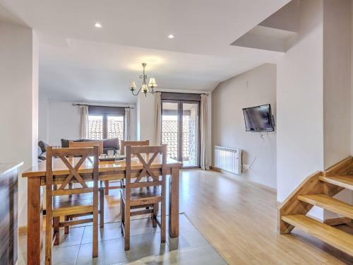 Voguish Apartment In Gudar With Heating