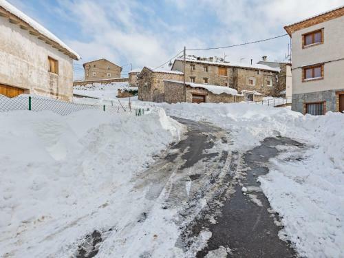 Inviting Apartment In Gudar With Balcony