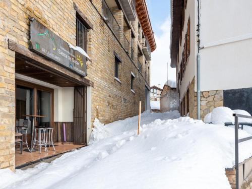 Quaint Apartment In Gudar With Heating