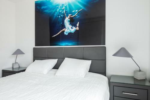 5 Star 3 Bedroom Apartment White Angel