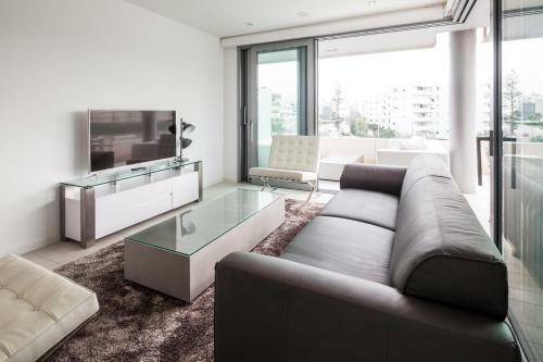 5 Star 3 Bedroom Apartment White Angel
