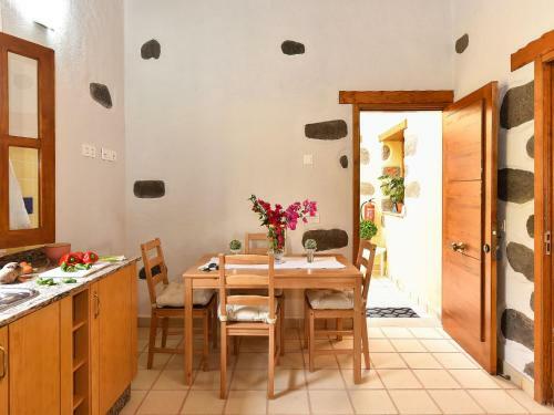 Luxurious Villa In Ingenio With Swimming Pool