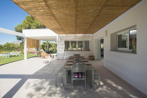 Xabia Villa Sleeps 8 Pool Wifi