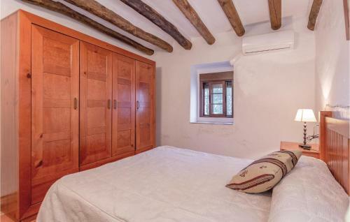 Eight-bedroom Holiday Home In Iznajar