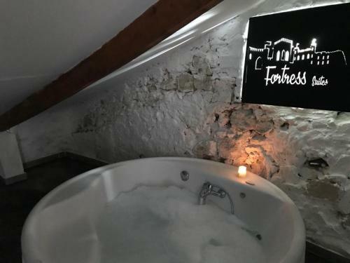 Bed & Breakfast Fortress Jacuzzi Suites