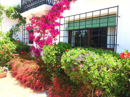 Javea Villa Sleeps 8 With Pool Air Con And Wifi