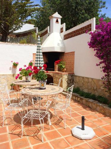 Javea Villa Sleeps 8 With Pool Air Con And Wifi