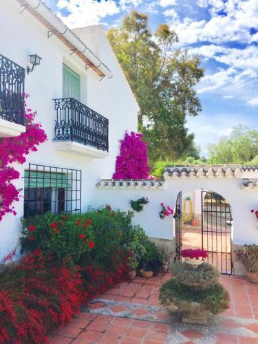 Javea Villa Sleeps 8 With Pool Air Con And Wifi