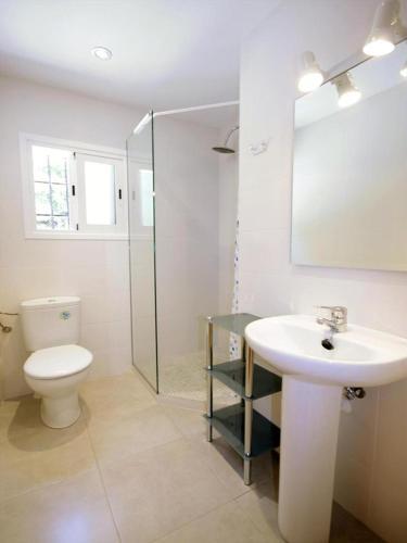 Javea Villa Sleeps 6 With Pool And Wifi