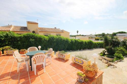 Javea Villa Sleeps 4 With Pool And Wifi