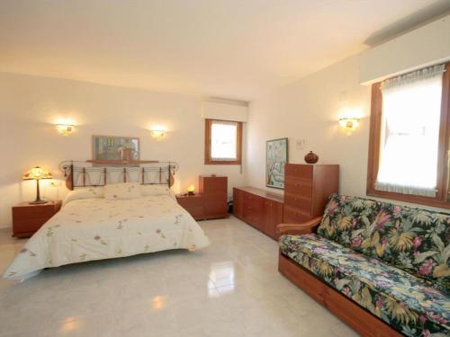 Javea Villa Sleeps 15 With Pool And Wifi