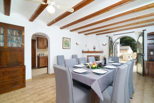 Javea Villa Sleeps 6 With Pool Air Con And Free Wifi