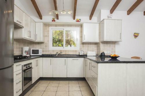 Javea Villa Sleeps 6 With Pool And Free Wifi