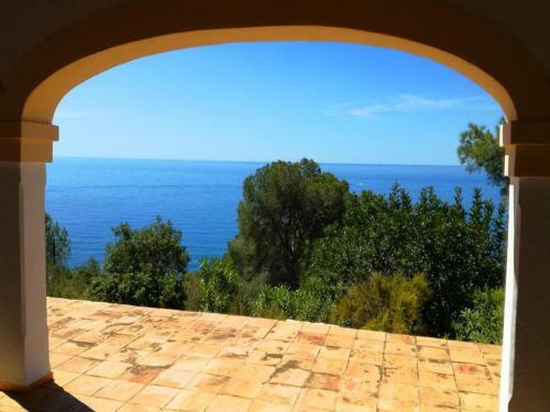 Villa In Javea Sleeps 12 With Pool And Wifi