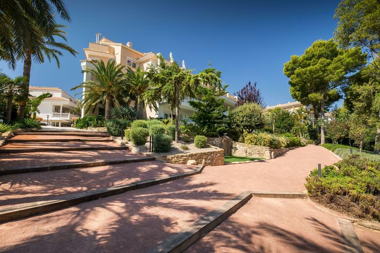 Hotel Barcel� La Nuc�a Hills