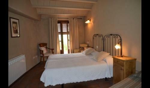 La Llacuna Villa Sleeps 6 With Pool