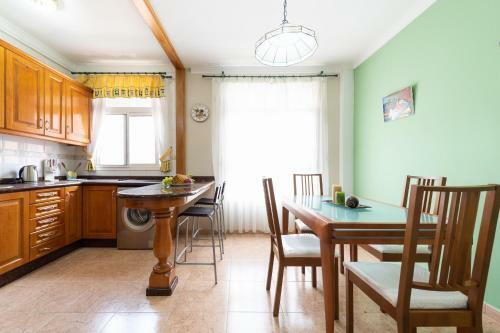 Nice 3-bedroom Flat Near Las Canteras Beach