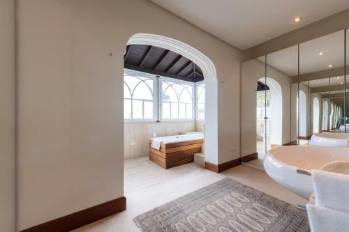 Amplia Villa de Lujo Con Piscina Climatizada