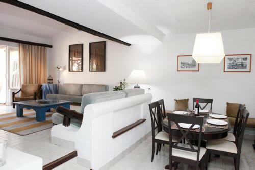 Cozy Golf Villa In Cascais
