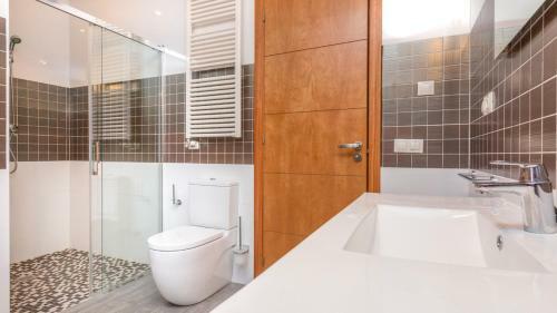 Villa In Lloret de Mar Sleeps 8 With Pool And Air Con
