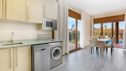Villa In Lloret de Mar Sleeps 8 With Pool And Air Con