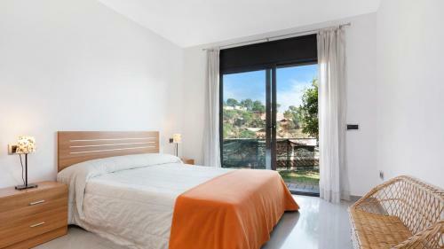 Villa In Lloret de Mar Sleeps 8 Includes Swimming Pool And Air Con