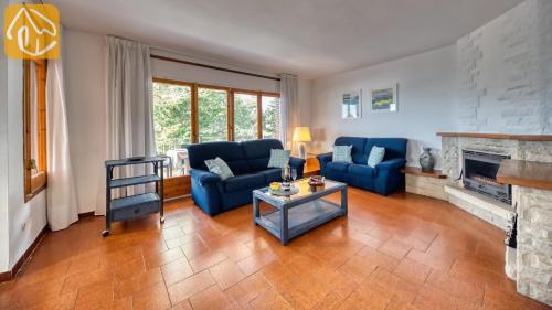 Lloret de Mar Villa Sleeps 12 Pool Wifi