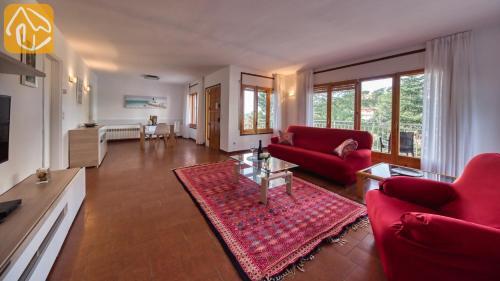 Lloret de Mar Villa Sleeps 12 Pool Wifi
