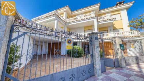 Lloret de Mar Villa Sleeps 10 Pool Wifi
