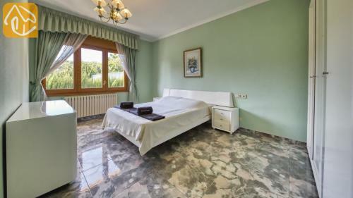 Lloret de Mar Villa Sleeps 10 Pool Wifi