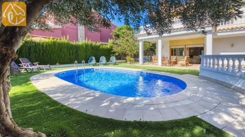 Lloret de Mar Villa Sleeps 10 Pool Wifi