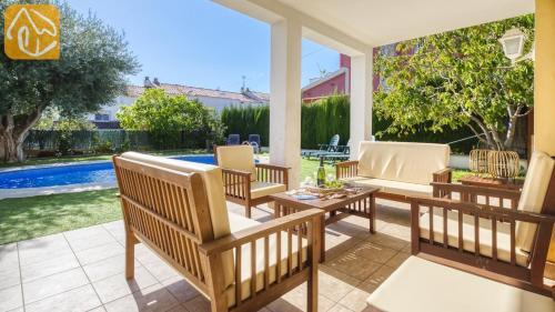 Lloret de Mar Villa Sleeps 10 Pool Wifi