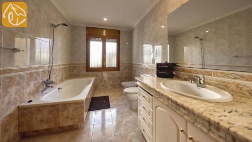 Lloret de Mar Villa Sleeps 10 Pool Wifi