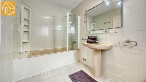Lloret de Mar Villa Sleeps 8 Pool Wifi