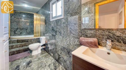 Lloret de Mar Villa Sleeps 14 Pool Wifi