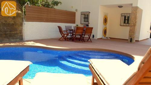 Lloret de Mar Villa Sleeps 6 Pool Wifi