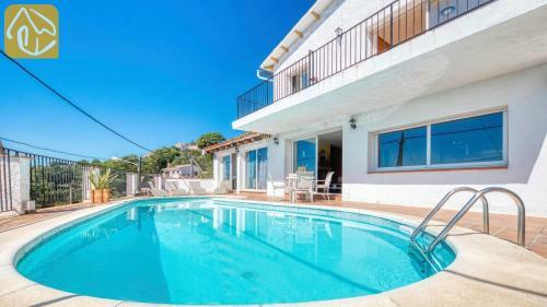 Montbarbat Villa Sleeps 10 Pool Wifi