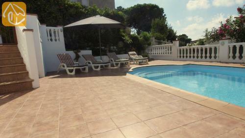 Caules Villa Sleeps 6 Pool Wifi