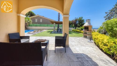 Lloret de Mar Villa Sleeps 12 Pool Wifi